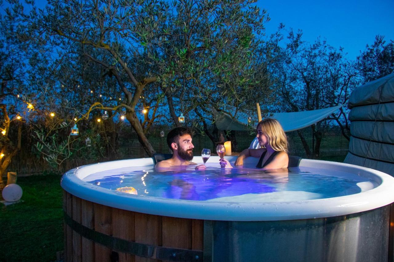 2 Cuori E 1 Yurta Glamping In Tuscany - Adults Only Asciano Exteriör bild