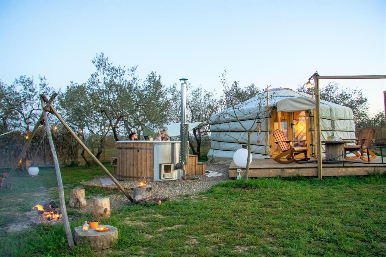 2 Cuori E 1 Yurta Glamping In Tuscany - Adults Only Asciano Exteriör bild